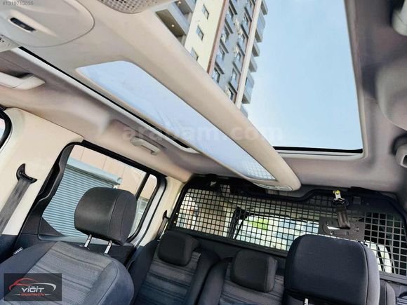 FIRSAT ARACI 2021 COMBO 1.5 130 BG OTOMOTİK CAM TAVANLI