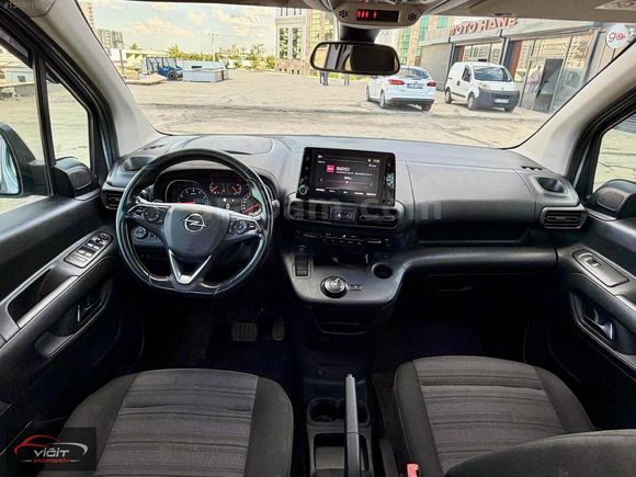 FIRSAT ARACI 2021 COMBO 1.5 130 BG OTOMOTİK CAM TAVANLI