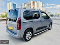 FIRSAT ARACI 2021 COMBO 1.5 130 BG OTOMOTİK CAM TAVANLI