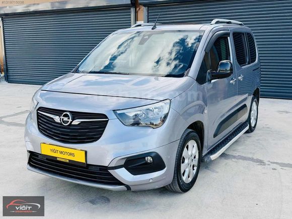 FIRSAT ARACI 2021 COMBO 1.5 130 BG OTOMOTİK CAM TAVANLI