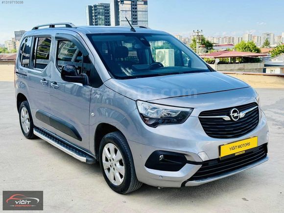 FIRSAT ARACI 2021 COMBO 1.5 130 BG OTOMOTİK CAM TAVANLI