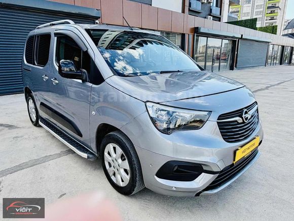 FIRSAT ARACI 2021 COMBO 1.5 130 BG OTOMOTİK CAM TAVANLI
