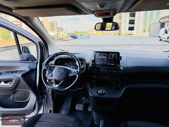 FIRSAT ARACI 2021 COMBO 1.5 130 BG OTOMOTİK CAM TAVANLI