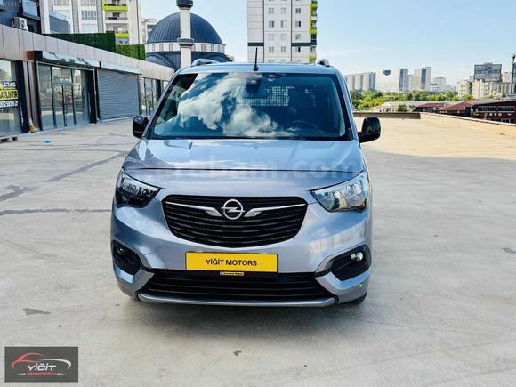 FIRSAT ARACI 2021 COMBO 1.5 130 BG OTOMOTİK CAM TAVANLI