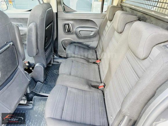 FIRSAT ARACI 2021 COMBO 1.5 130 BG OTOMOTİK CAM TAVANLI