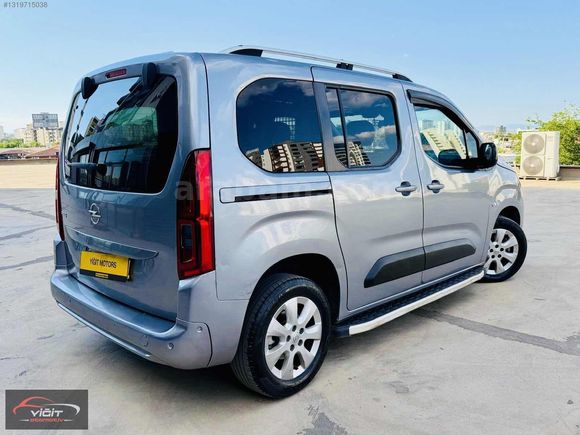 FIRSAT ARACI 2021 COMBO 1.5 130 BG OTOMOTİK CAM TAVANLI