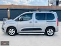 FIRSAT ARACI 2021 COMBO 1.5 130 BG OTOMOTİK CAM TAVANLI