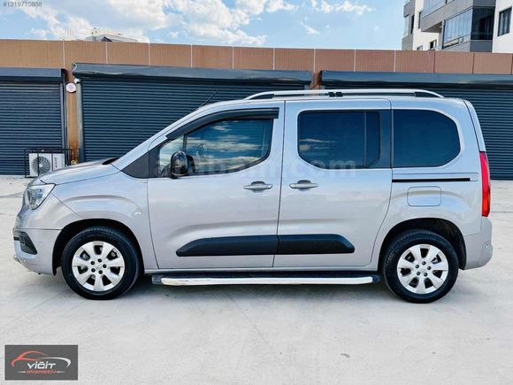 FIRSAT ARACI 2021 COMBO 1.5 130 BG OTOMOTİK CAM TAVANLI