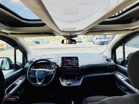 FIRSAT ARACI 2021 COMBO 1.5 130 BG OTOMOTİK CAM TAVANLI