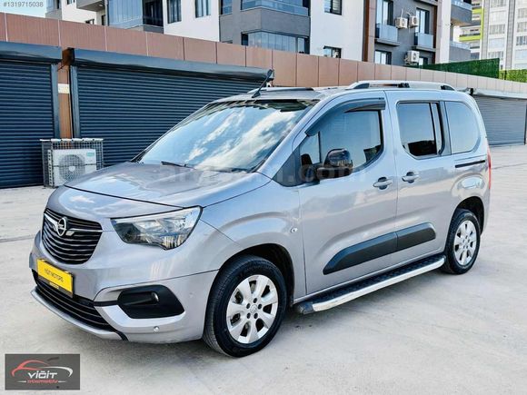 FIRSAT ARACI 2021 COMBO 1.5 130 BG OTOMOTİK CAM TAVANLI
