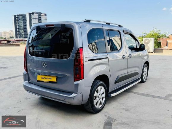 FIRSAT ARACI 2021 COMBO 1.5 130 BG OTOMOTİK CAM TAVANLI