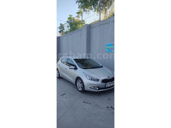 Sahibinden Kia Ceed 1.6 CRDi Concept Plus 2012 Model  249.000 km Gri