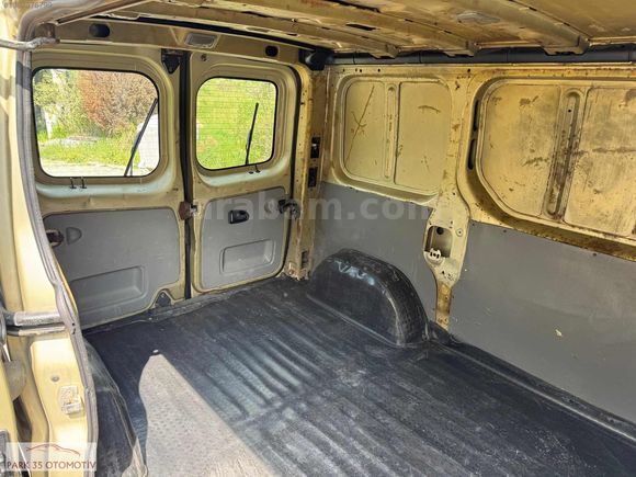 PARK35'DEN 2005 RENAULT TRAFIC KLİMALI PANELVAN FULL BAKIMLI