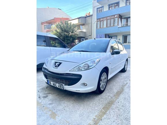 Sahibinden Peugeot 206+ 1.4 Envy 2011 Model  200.000 km Beyaz