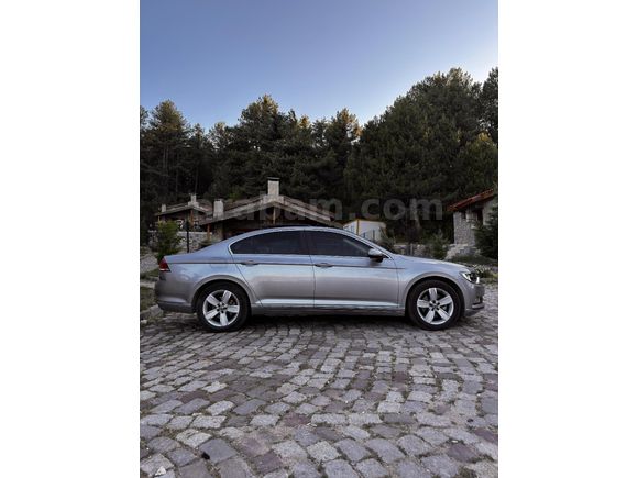 Sahibinden hatasız boyasız panaromik açılır cam tavanlı Volkswagen Passat 1.6 TDi BlueMotion Comfortline 2017 Model Kütahya 32300 km Gri (Gümüş)