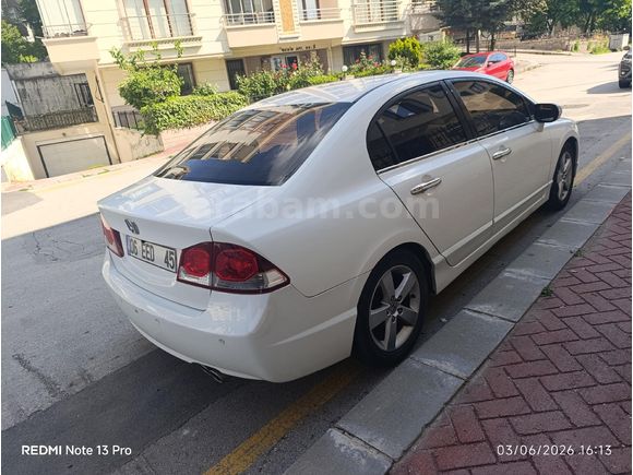 Sahibinden Honda Civic 1.6 Premium 2011 Model  202.000 km Beyaz