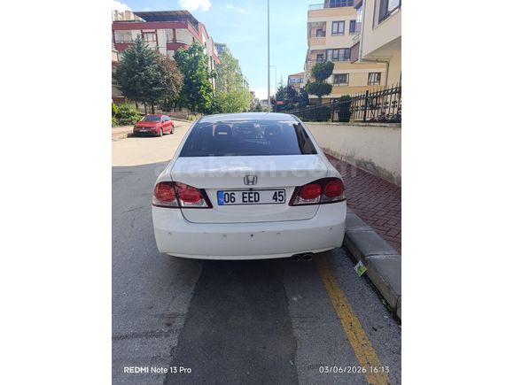 Sahibinden Honda Civic 1.6 Premium 2011 Model  202.000 km Beyaz