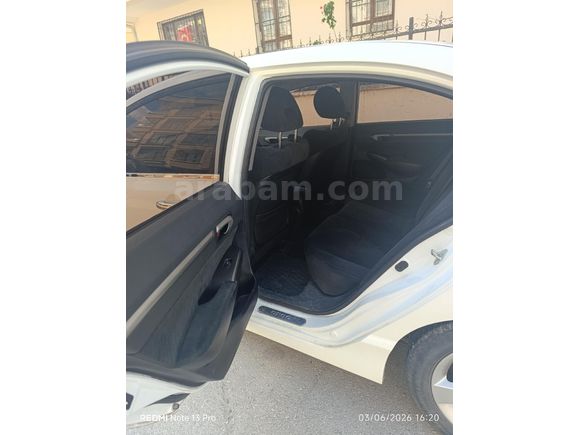 Sahibinden Honda Civic 1.6 Premium 2011 Model  202.000 km Beyaz