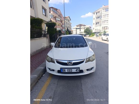 Sahibinden Honda Civic 1.6 Premium 2011 Model  202.000 km Beyaz