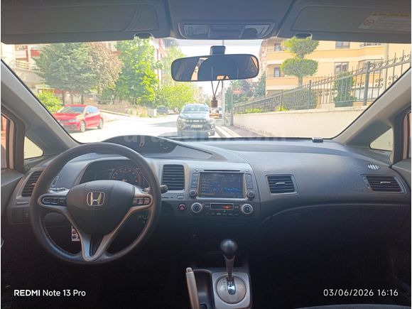 Sahibinden Honda Civic 1.6 Premium 2011 Model  202.000 km Beyaz