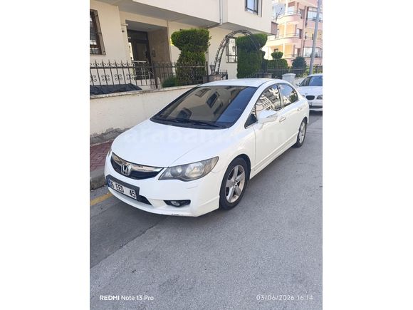 Sahibinden Honda Civic 1.6 Premium 2011 Model  202.000 km Beyaz