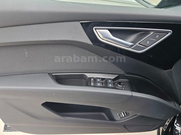 İlk Sahibinden Q4 Sportback Hatasız Boyasız Bayi 14 bin km.
