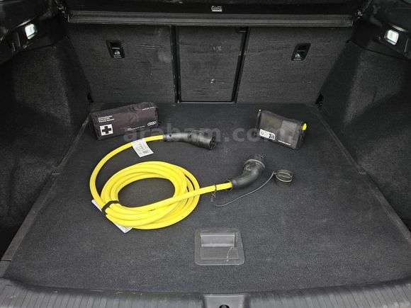 İlk Sahibinden Q4 Sportback Hatasız Boyasız Bayi 14 bin km.