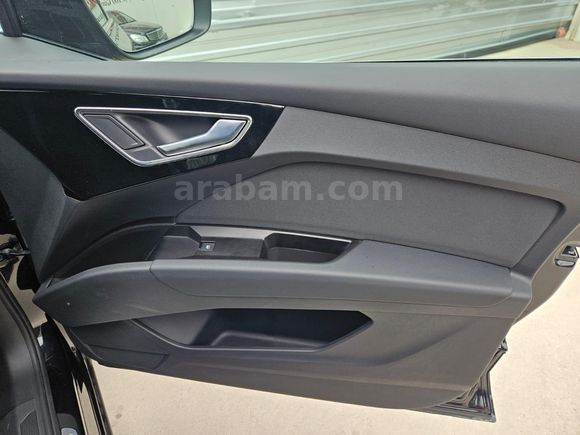 İlk Sahibinden Q4 Sportback Hatasız Boyasız Bayi 14 bin km.