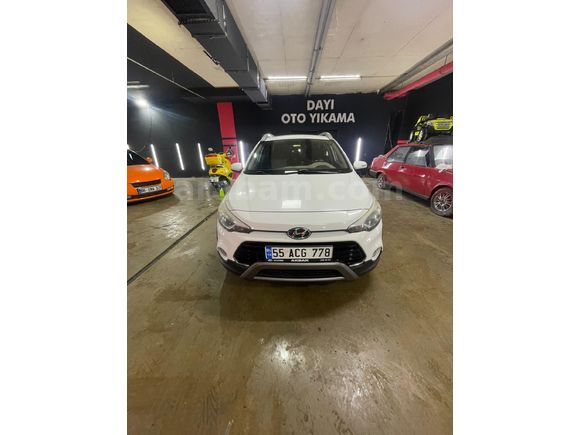 Öğretmenden Hatasız boyasız tramersiz Hyundai i20 Active 1.4 MPi Elite 2017 Model  160.000 km Beyaz