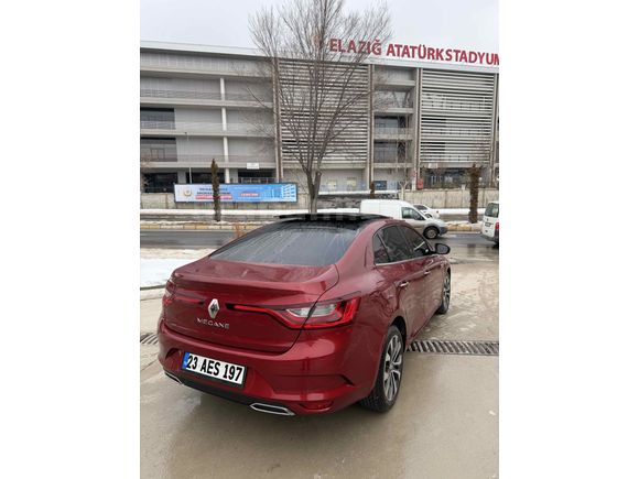 Sahibinden Renault Megane 1.3 TCe Icon cam tavanlı
 2023 Model  50.00km Kırmızı
