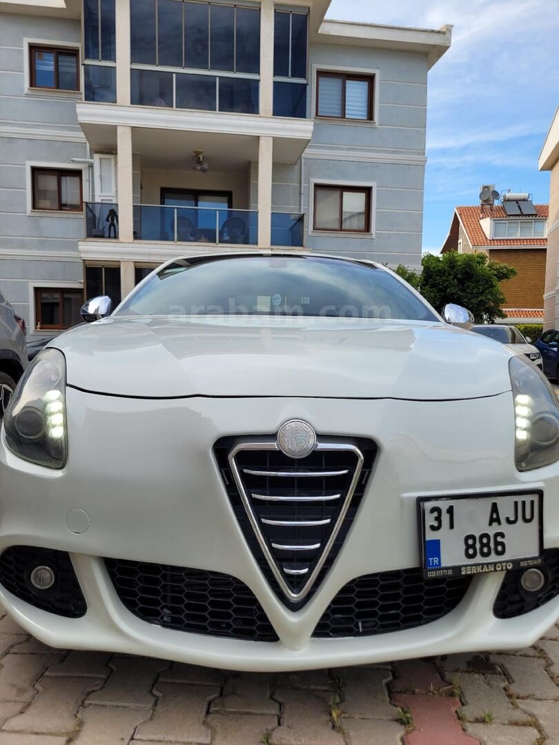 Sahibinden Alfa Romeo Giulietta 1.6 JTD Distinctive 2014 Model Kahramanmaraş 195.500 km Beyaz 1