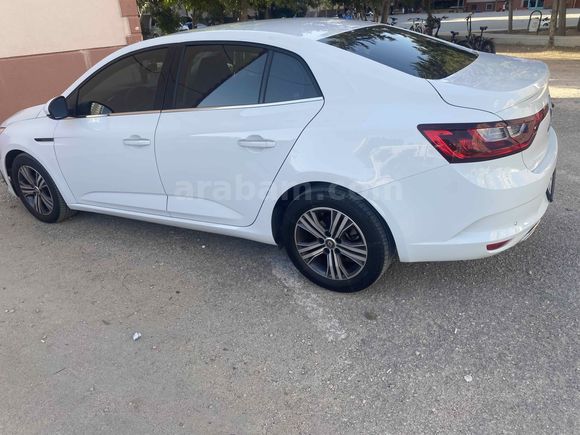 Sahibinden Renault Megane 1.3 TCe Touch 2023 Model  ilk sahibinden servis bakımlı muayene ve bakımı yeni