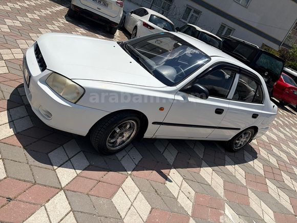 Hyundai Accent 1.3 2002 Model Beyaz Temiz Aile Aracı