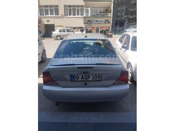 Sahibinden Ford Focus 2.0 Ghia 2001 Model