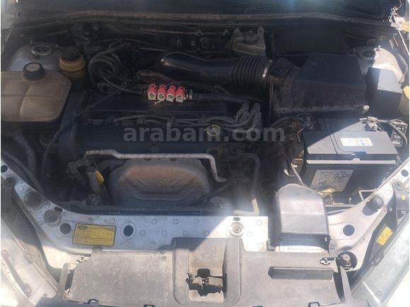 Sahibinden Ford Focus 2.0 Ghia 2001 Model