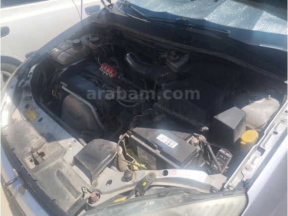 Sahibinden Ford Focus 2.0 Ghia 2001 Model