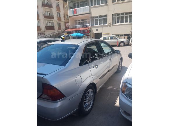 Sahibinden Ford Focus 2.0 Ghia 2001 Model