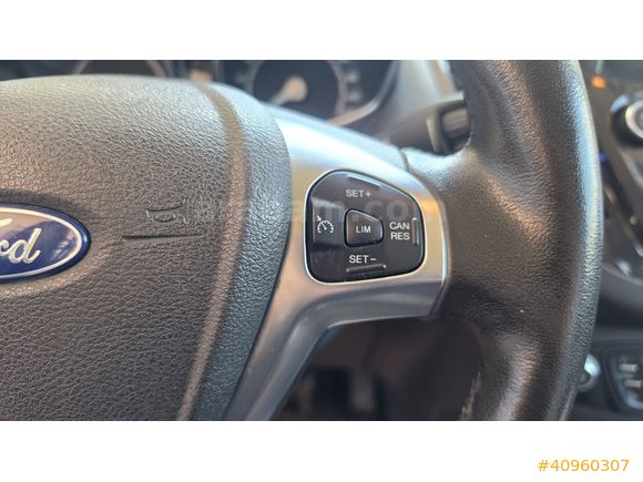 HAZAR OTODAN OTOMOBİL RUHSATLI HATASIZ | 2020 | FORD COURİER
