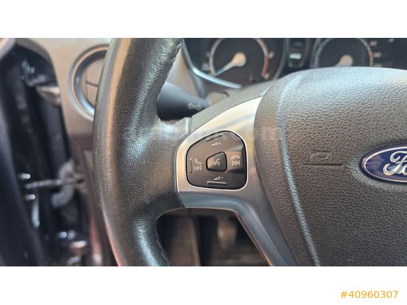 HAZAR OTODAN OTOMOBİL RUHSATLI HATASIZ | 2020 | FORD COURİER
