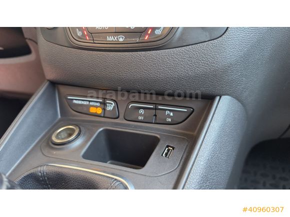 HAZAR OTODAN OTOMOBİL RUHSATLI HATASIZ | 2020 | FORD COURİER