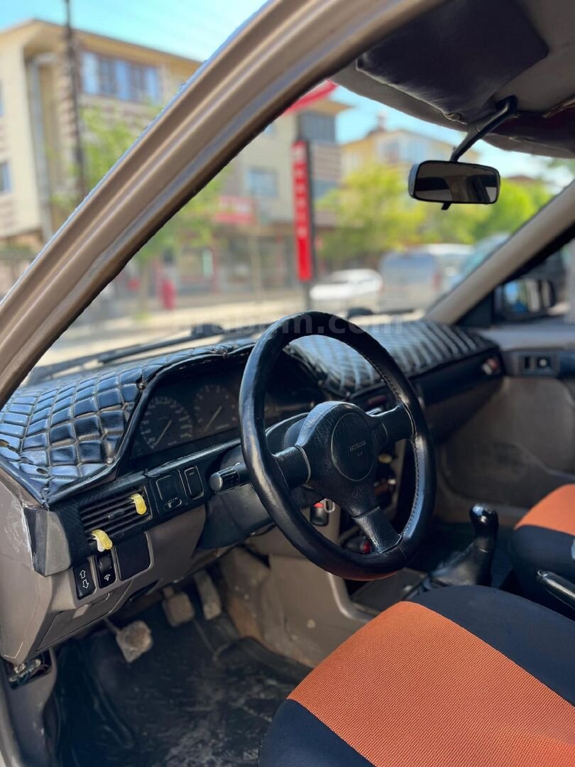 Sahibinden Mazda 323 1.6 1992 Model 215 km Altın 5