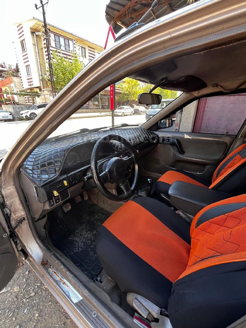Sahibinden Mazda 323 1.6 1992 Model 215 km Altın 3