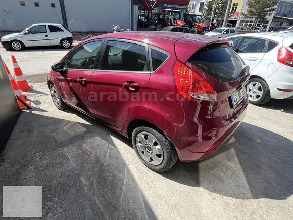 HATASIZ BOYASIZ ORJİNAL 138000 km ÖZEL ÜRETİM 1.25 FİESTA