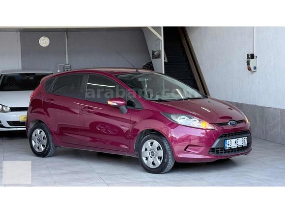 HATASIZ BOYASIZ ORJİNAL 138000 km ÖZEL ÜRETİM 1.25 FİESTA