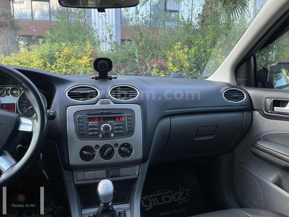 YILDIZ'DAN 2011 FORD FOCUS 1.6 TDCi TREND X TEMİZ BAKIMLI