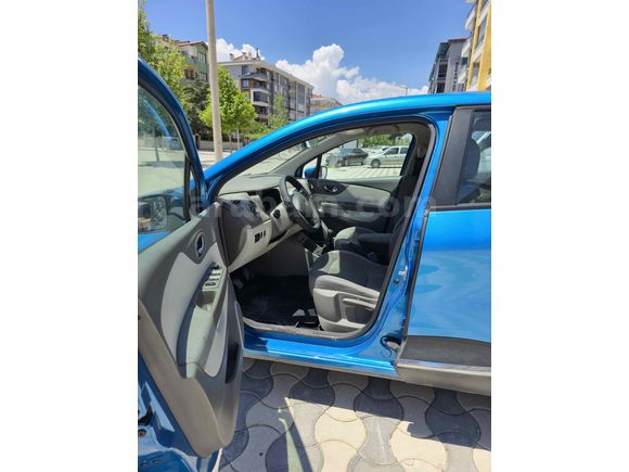 Sahibinden Renault Captur 1.5 dCi Touch 2013 Model  147.000 km   ACİLL SATILIK PAZARLIK PAYI VARDIR 