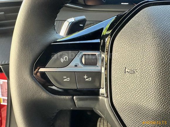 NBS GROUP 2025 PEUGEOT 2008 1.2 PURETECH ALLURE CAM TAVAN