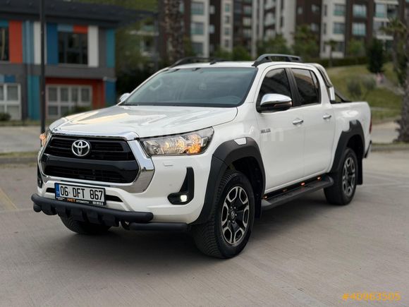 2022 TOYOTA HILUX 2.4 DİZEL ADVETURE 150 HP HATASIZ KM142 BİNDE