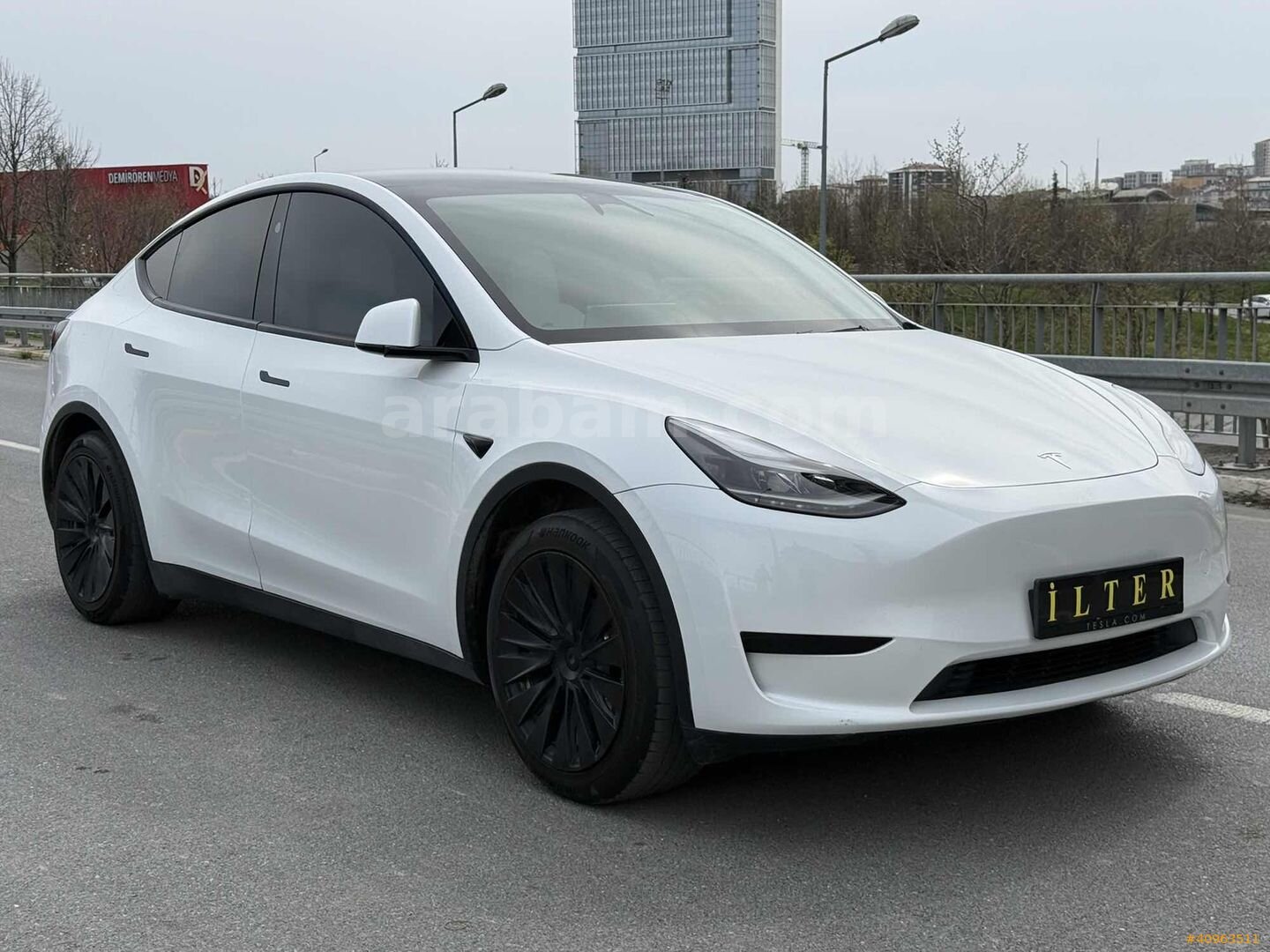 HATASIZ 2024 İÇ BEYAZ TESLA MODEL Y RWD LEGACY EKSTRALI