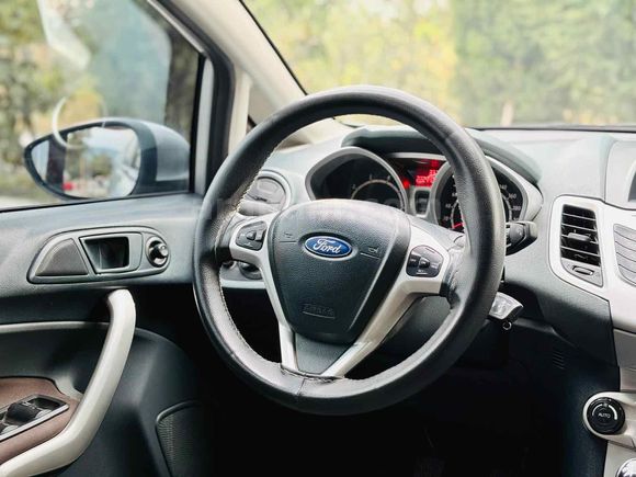 Sahibinden Ford Fiesta 1.4 Titanium 2011 Model 
